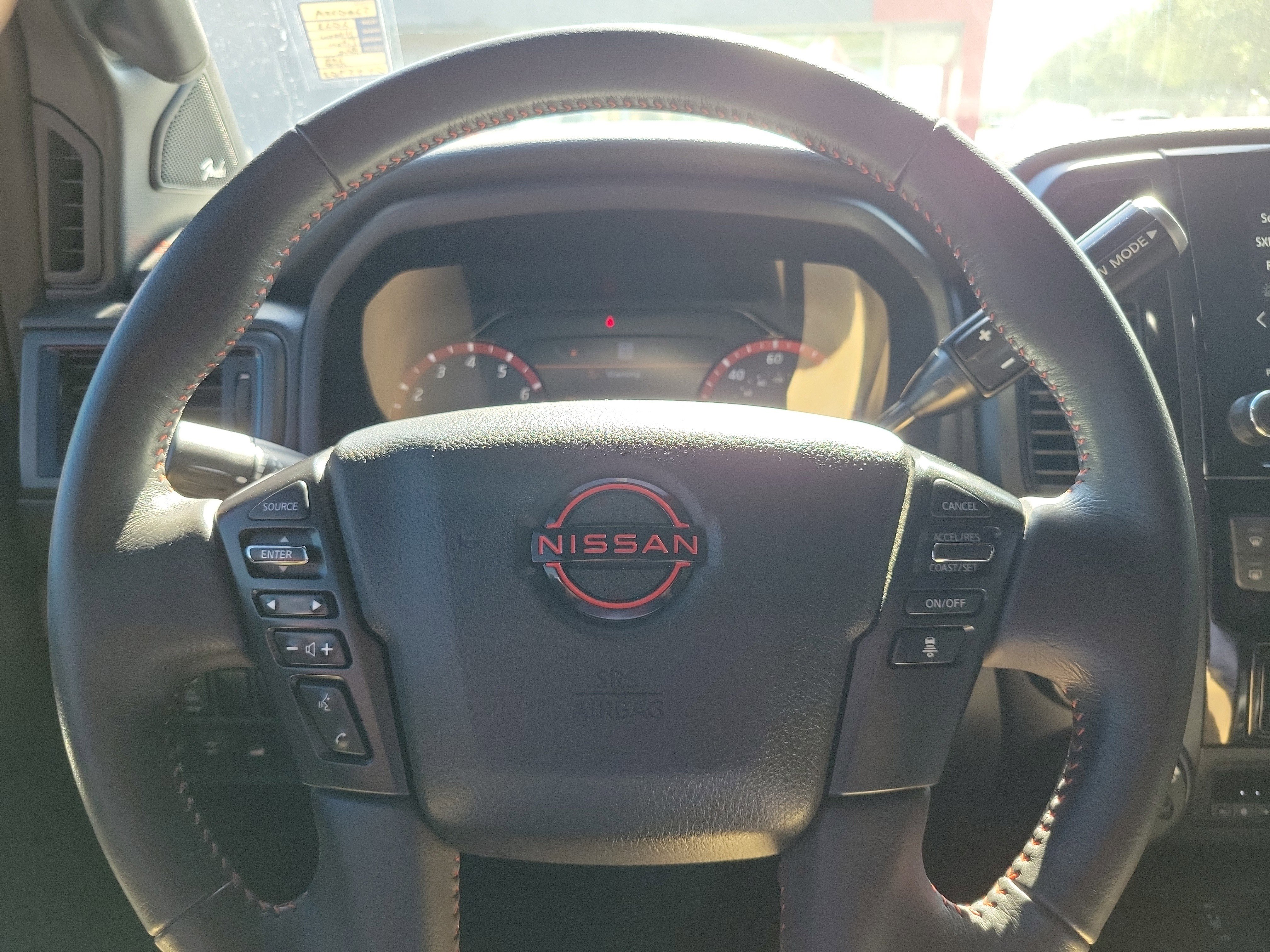 Used 2023 Nissan Titan PRO-4X w/ Pro-4x Convenience Package AWD/4WD image 15