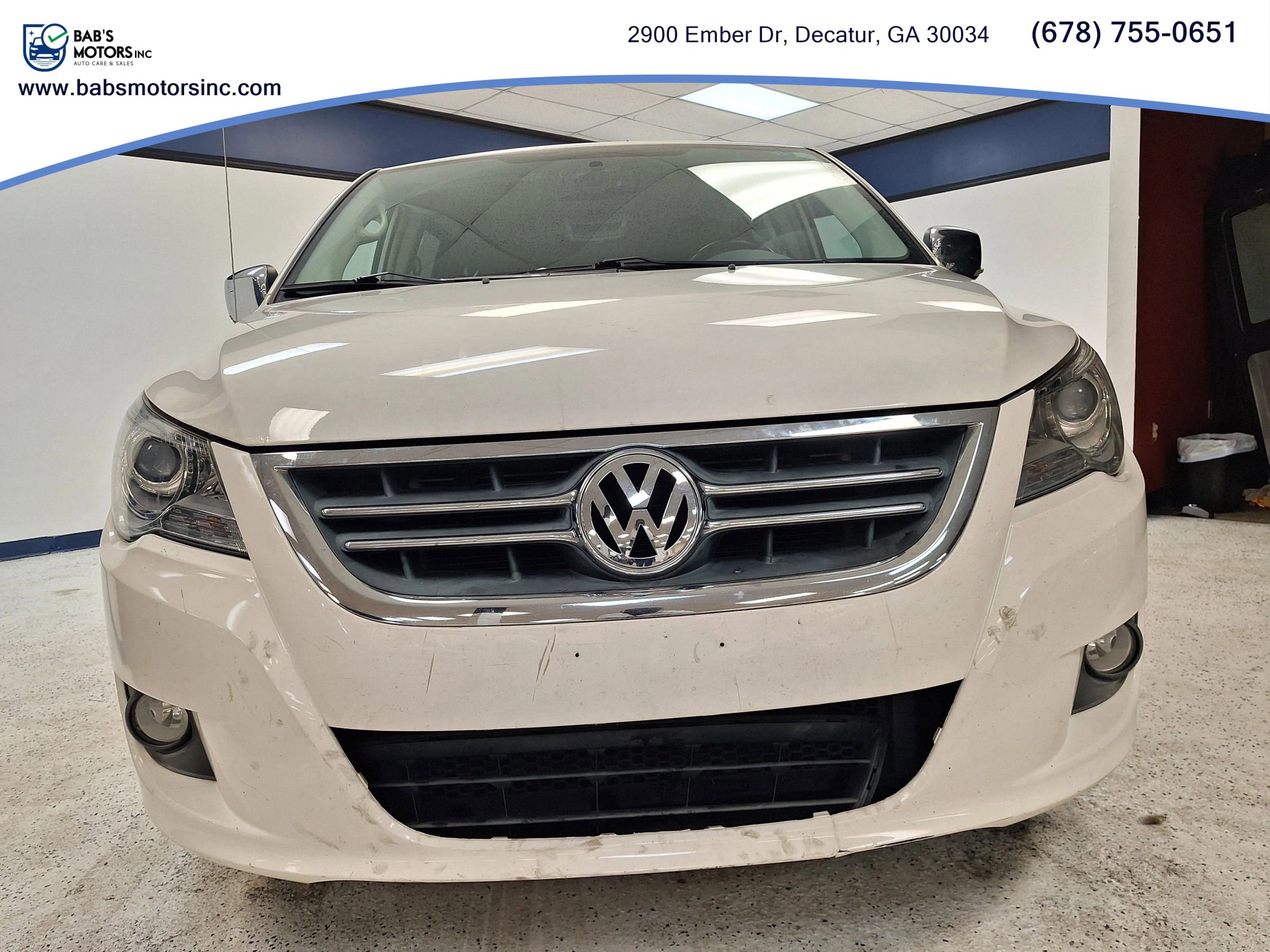 Used 2011 Volkswagen Routan SEL Premium FWD image 9