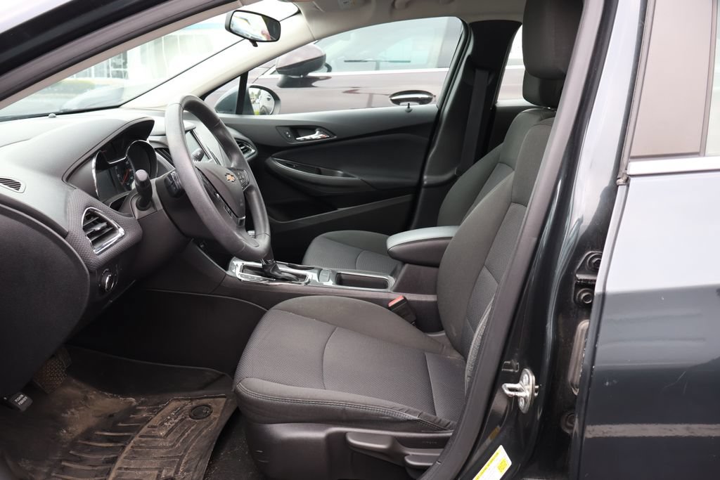 Used 2017 Chevrolet Cruze LT FWD image 8