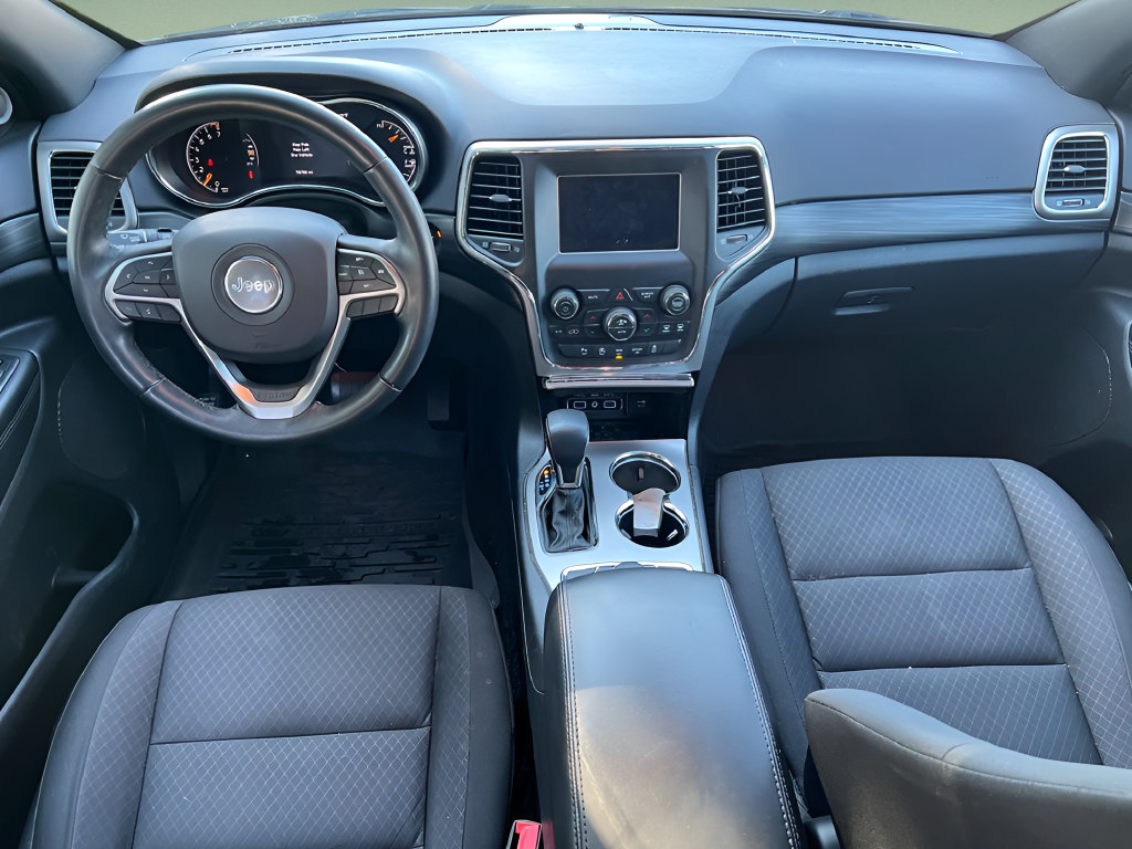 Used 2019 Jeep Grand Cherokee Laredo AWD/4WD image 17