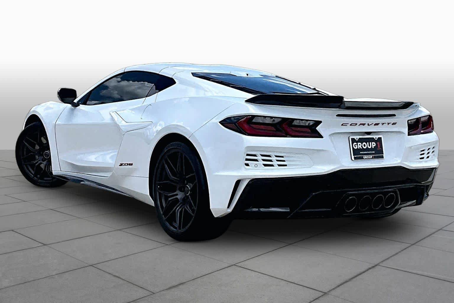 Used 2024 Chevrolet Corvette Z06 RWD image 11