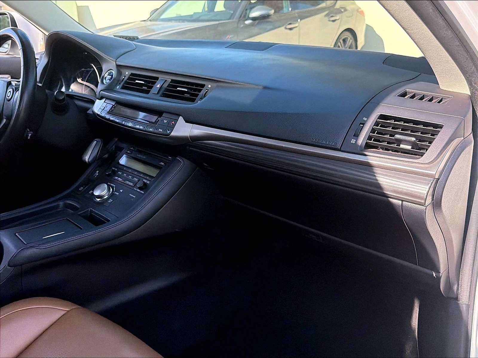 Used 2015 Lexus CT 200h FWD image 19