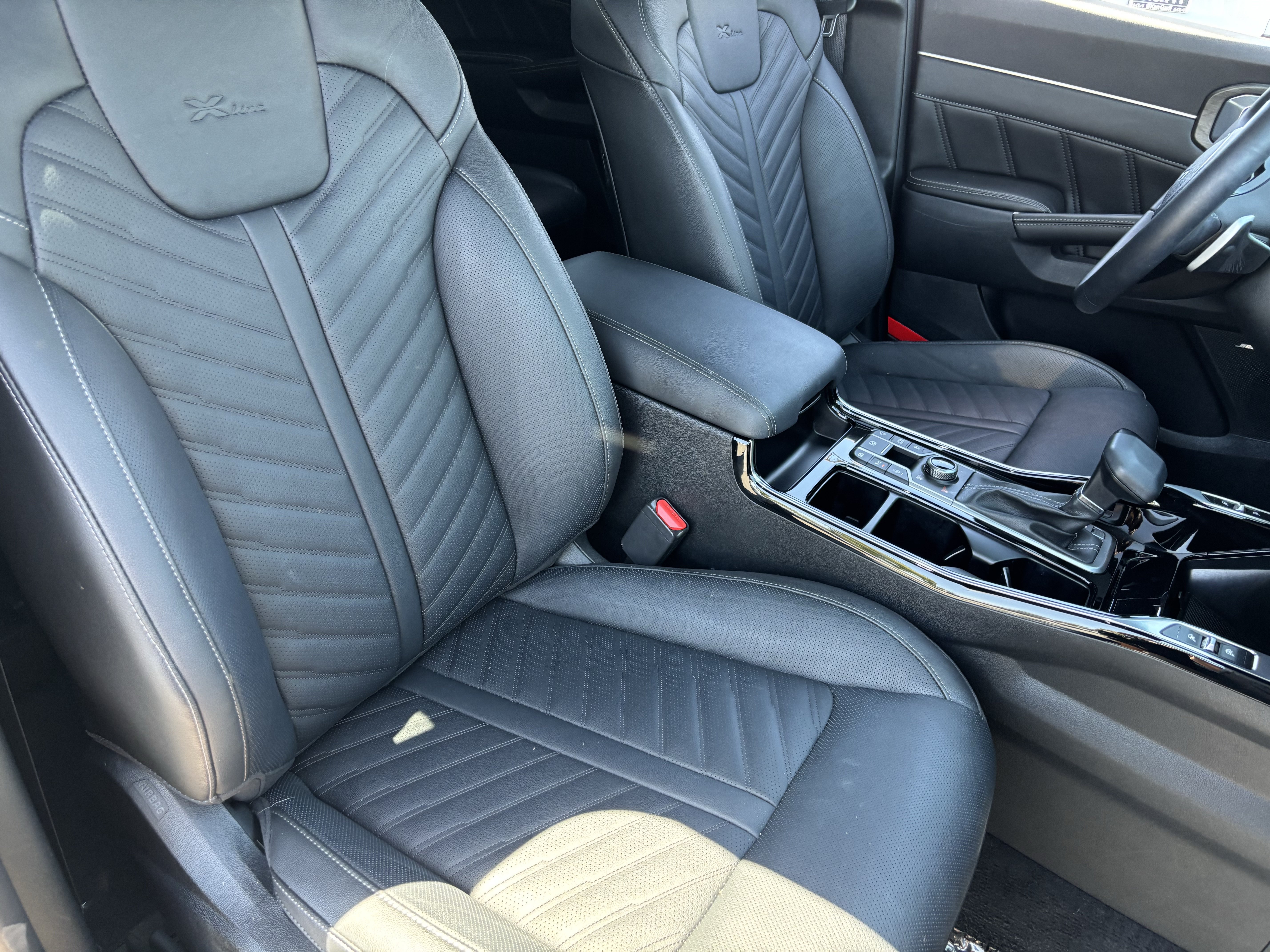 Certified 2025 Kia Sorento SX Prestige AWD/4WD image 8