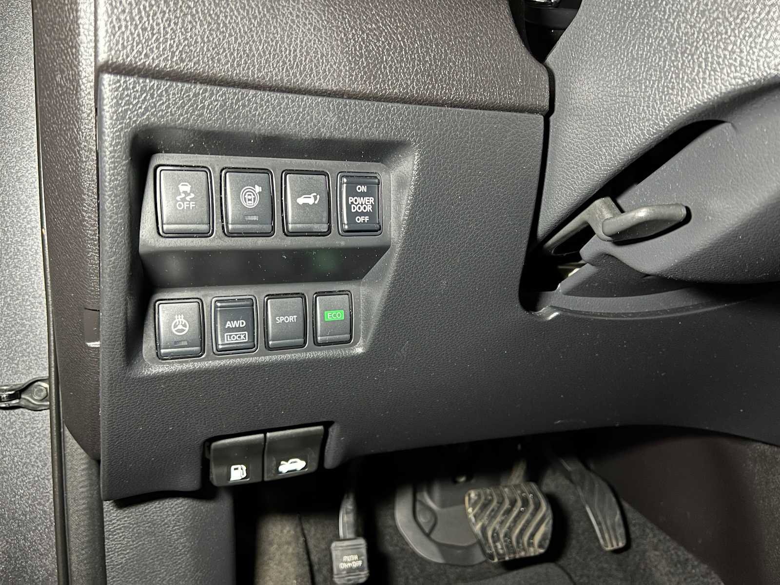 Used 2017 Nissan Rogue SV w/ SV Premium Package image 28