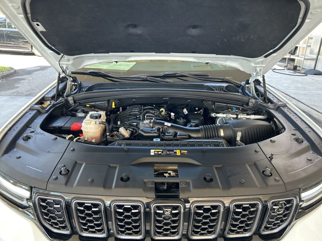 Used 2024 Jeep Grand Cherokee Summit AWD/4WD image 11