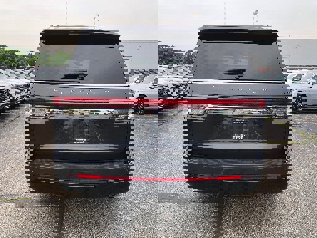 Used 2022 Lincoln Navigator Reserve image 5