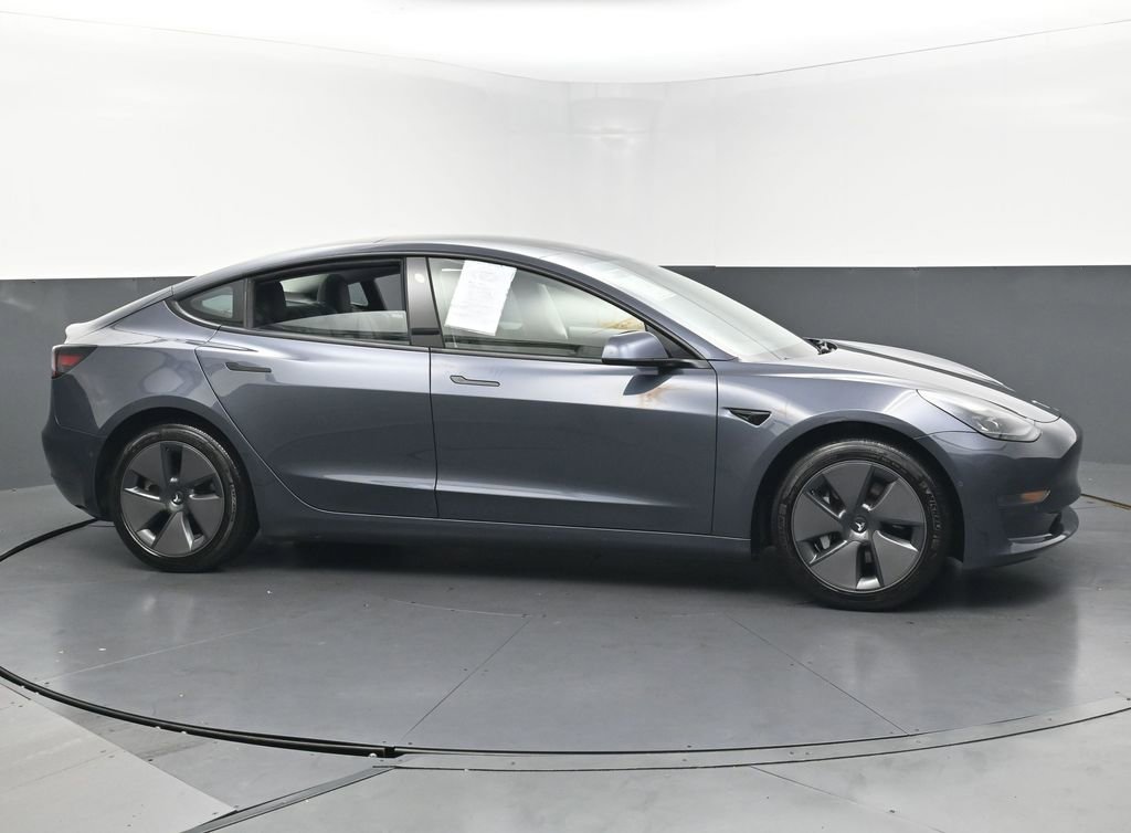 Used 2022 Tesla Model 3 Standard Range RWD image 5