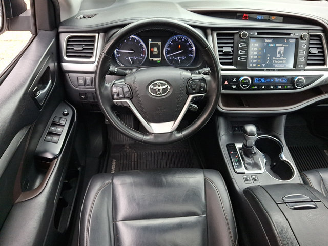 Used 2019 Toyota Highlander XLE AWD/4WD image 13