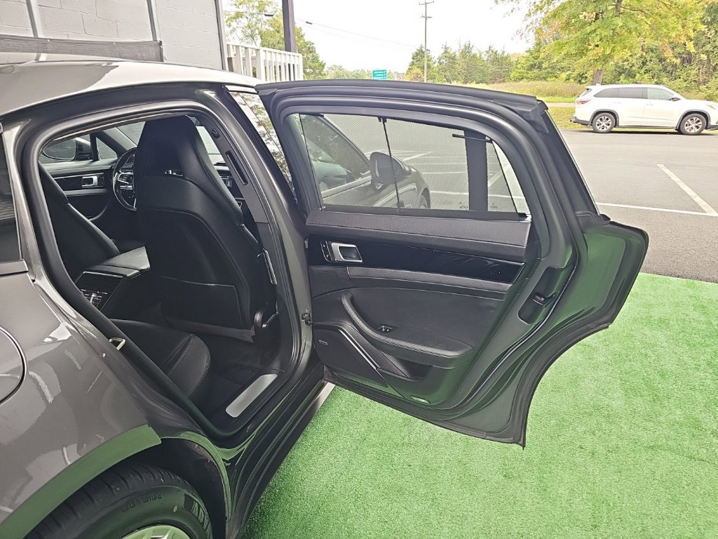 Used 2018 Porsche Panamera 4 AWD/4WD image 40