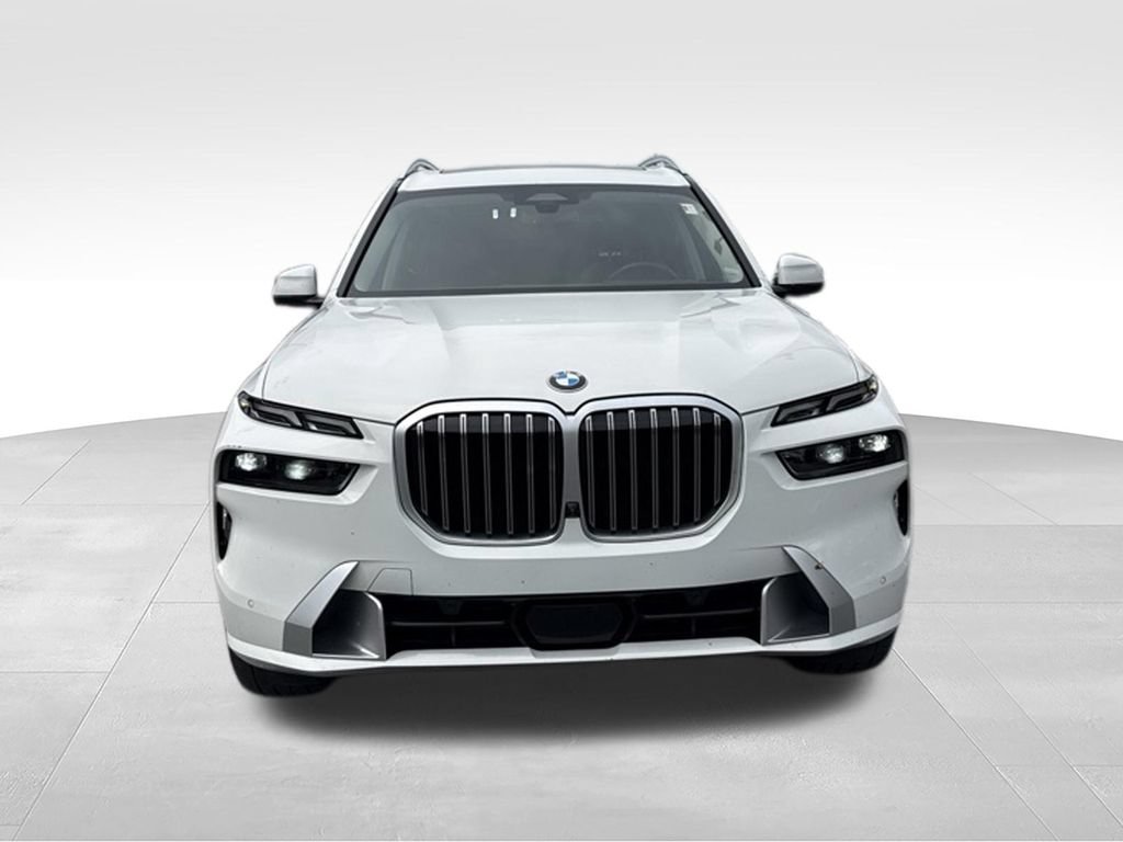 Used 2025 BMW X7 xDrive40i AWD/4WD image 2