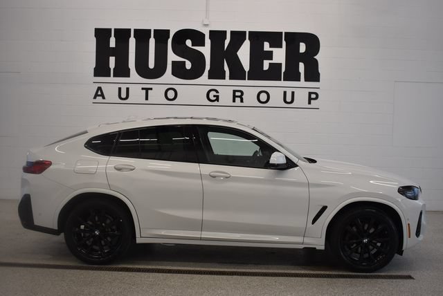 Used 2023 BMW X4 xDrive30i w/ M Sport Package AWD/4WD image 2