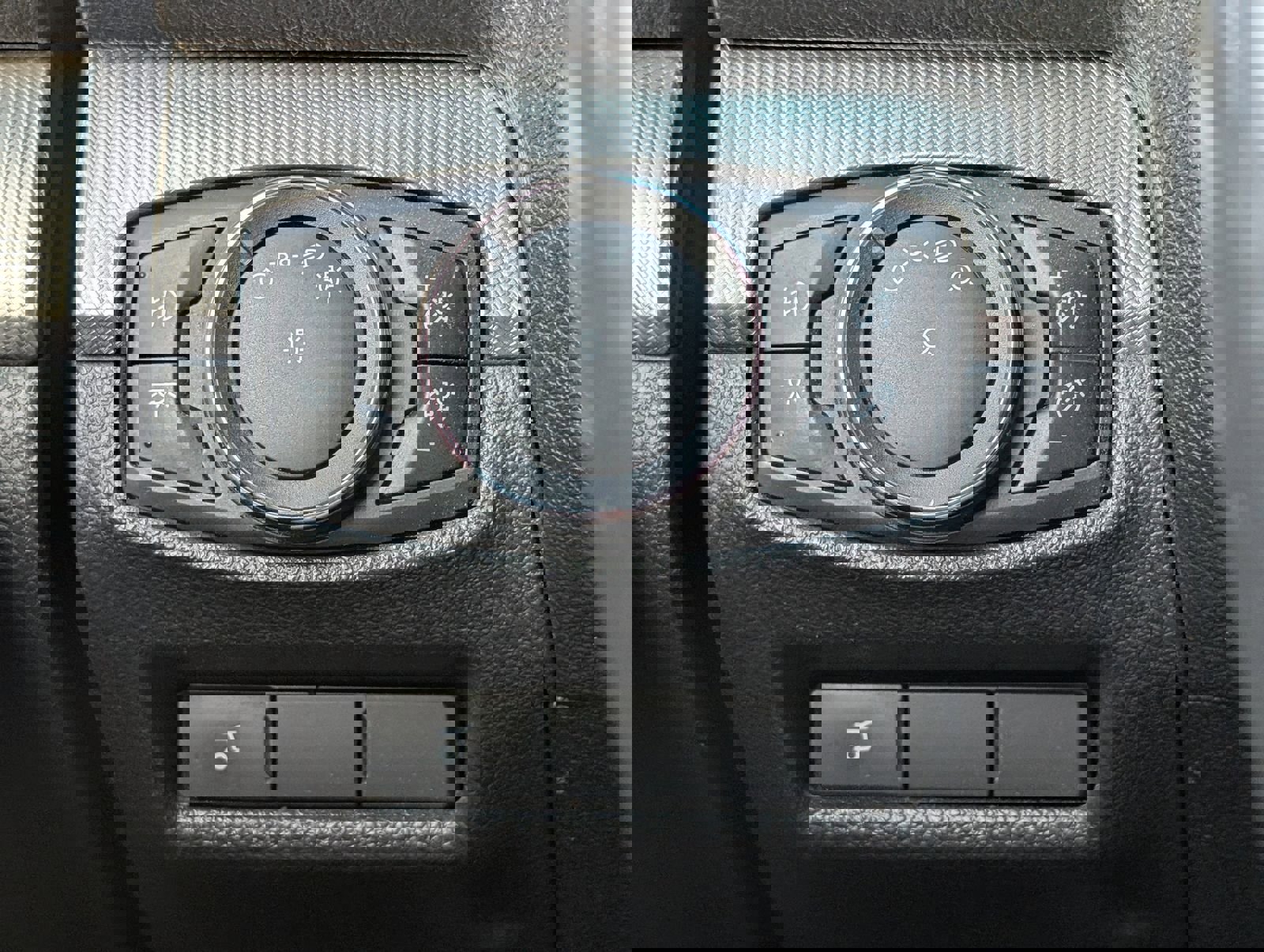 Used 2015 Ford Explorer XLT w/ Equipment Group 202A image 23