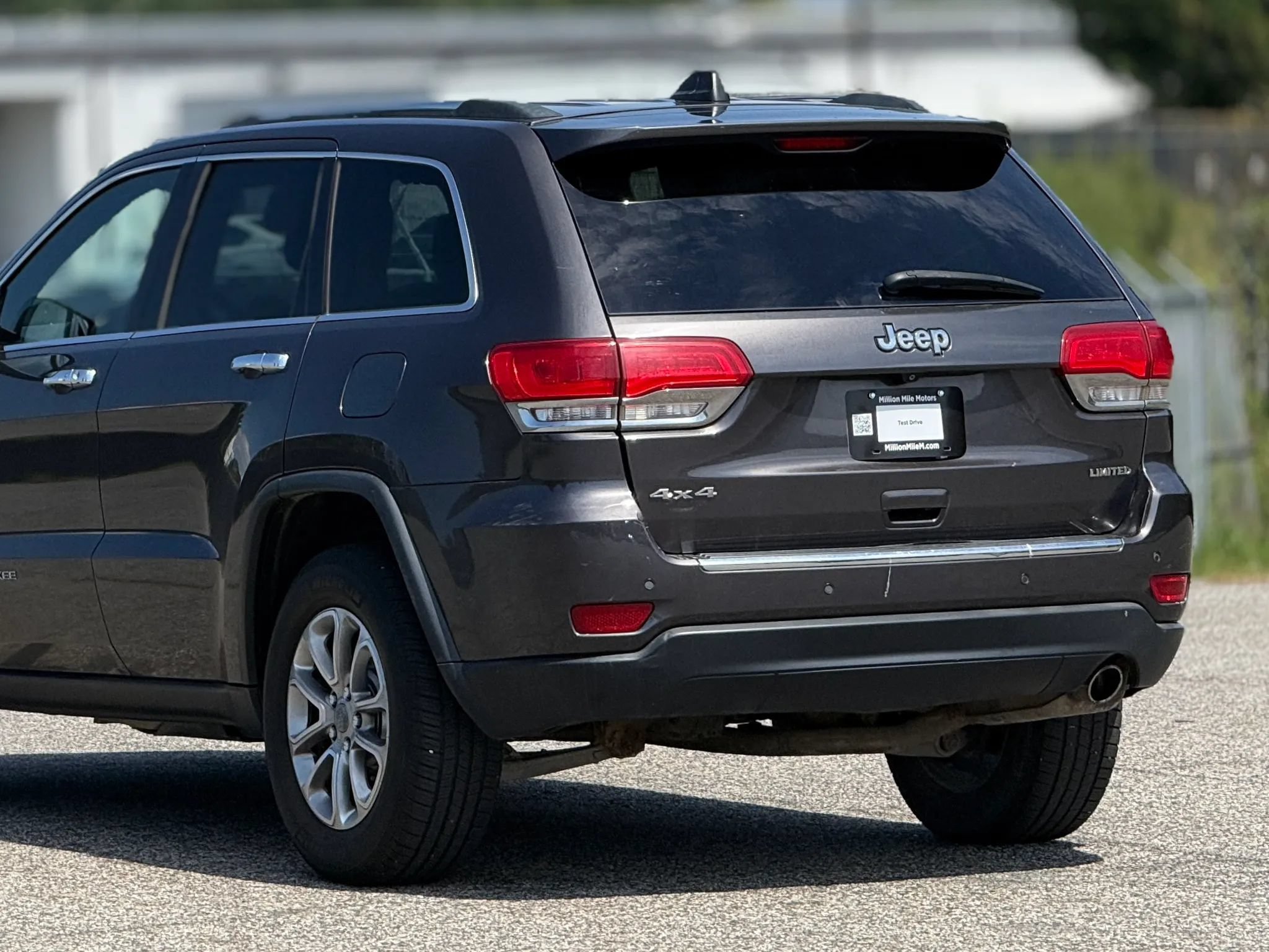 Used 2015 Jeep Grand Cherokee Limited AWD/4WD image 16