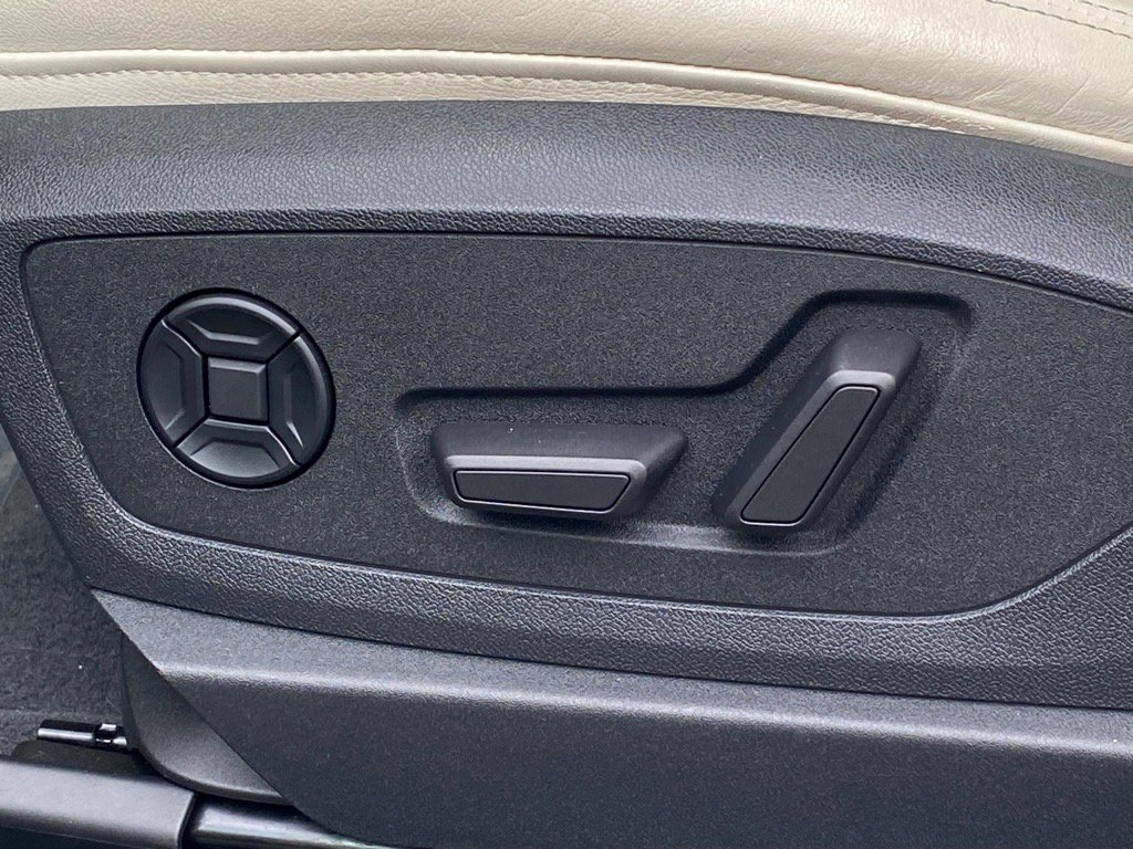 Used 2022 Audi e-tron Premium w/ Convenience Plus Package image 15