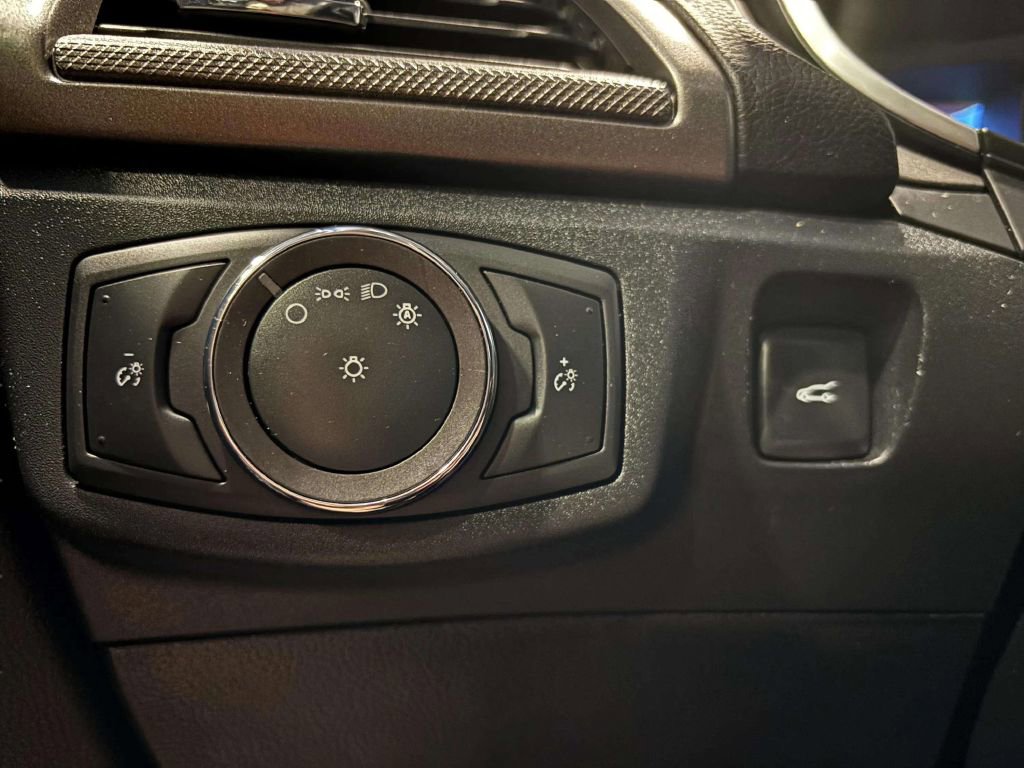 Used 2020 Ford Fusion SE image 45