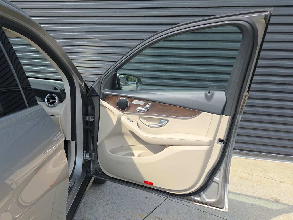 Used 2021 Mercedes-Benz GLC 300 4MATIC image 19