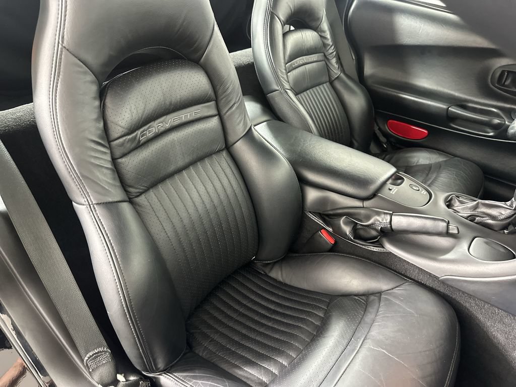 Used 2004 Chevrolet Corvette Coupe w/ Preferred Equipment Group RWD image 26