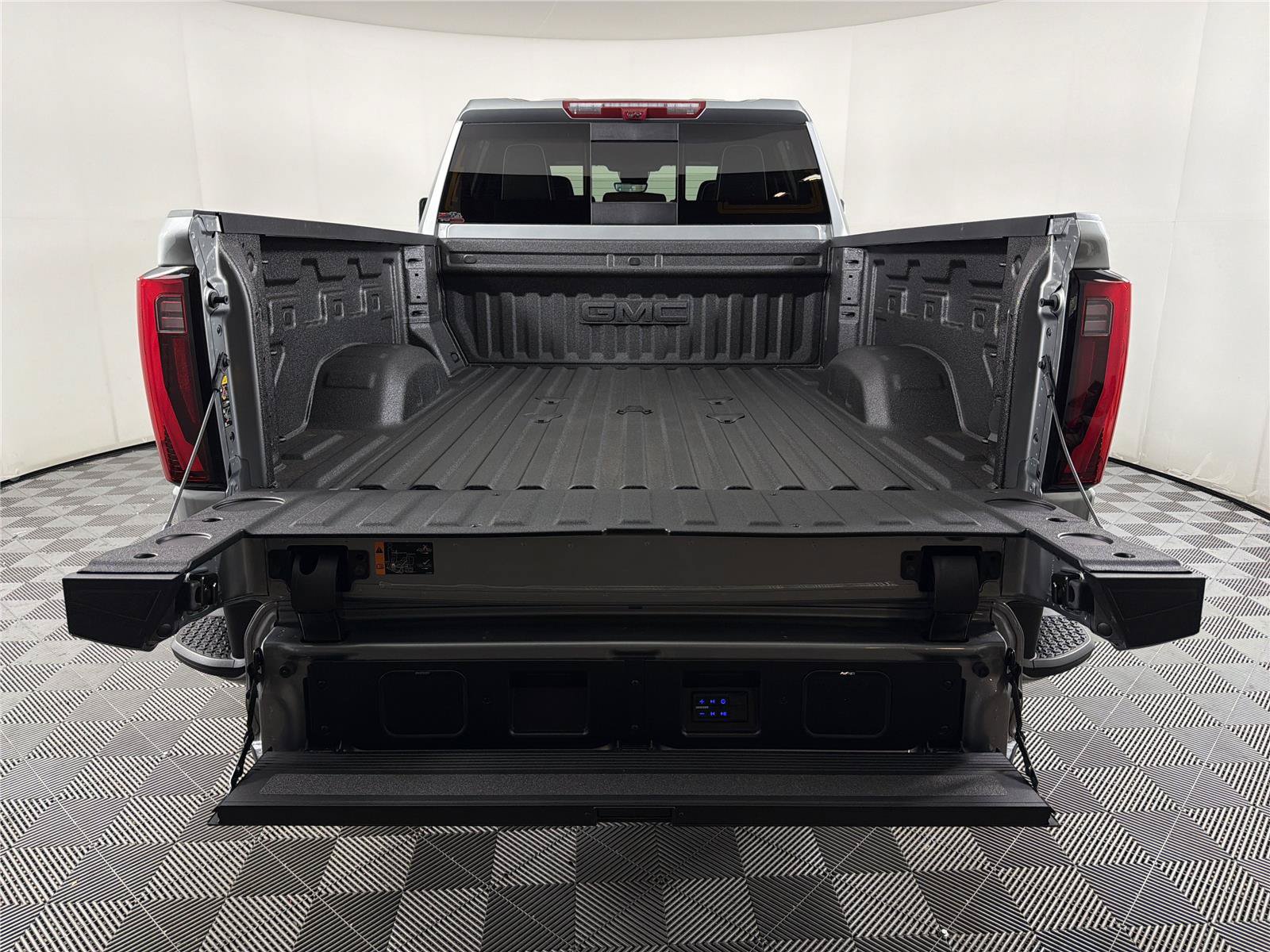 New 2026 GMC Sierra 2500 Denali Ultimate AWD/4WD image 17
