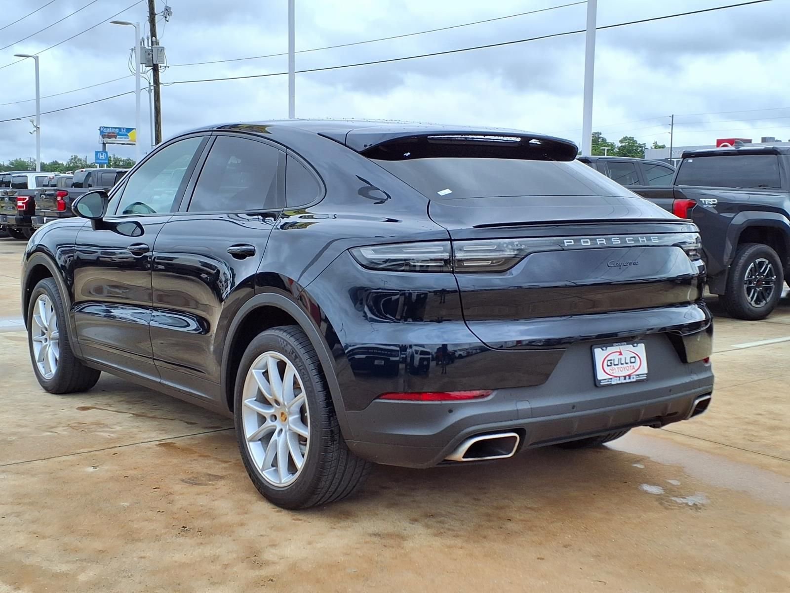 Used 2021 Porsche Cayenne Coupe AWD/4WD image 2