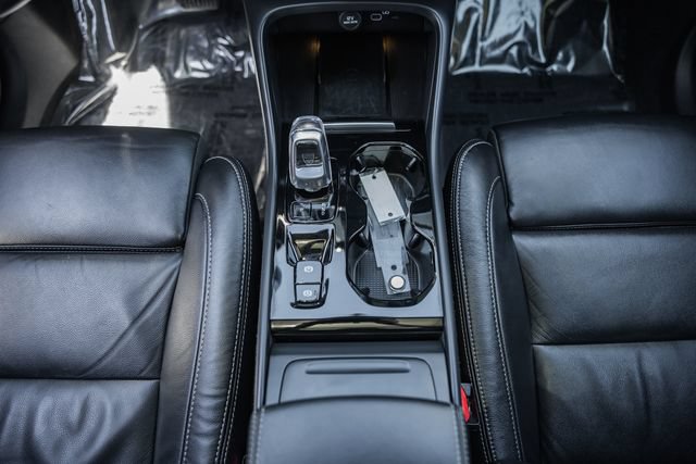 Certified 2023 Volvo XC40 B5 Plus w/ Climate Package AWD/4WD image 28