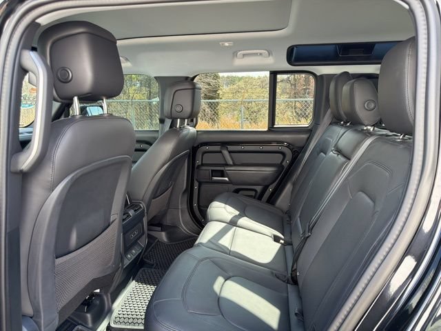 Used 2025 Land Rover Defender 110 SE AWD/4WD image 18