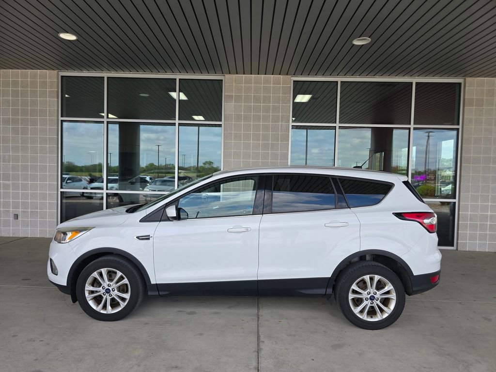 Used 2017 Ford Escape SE image 4