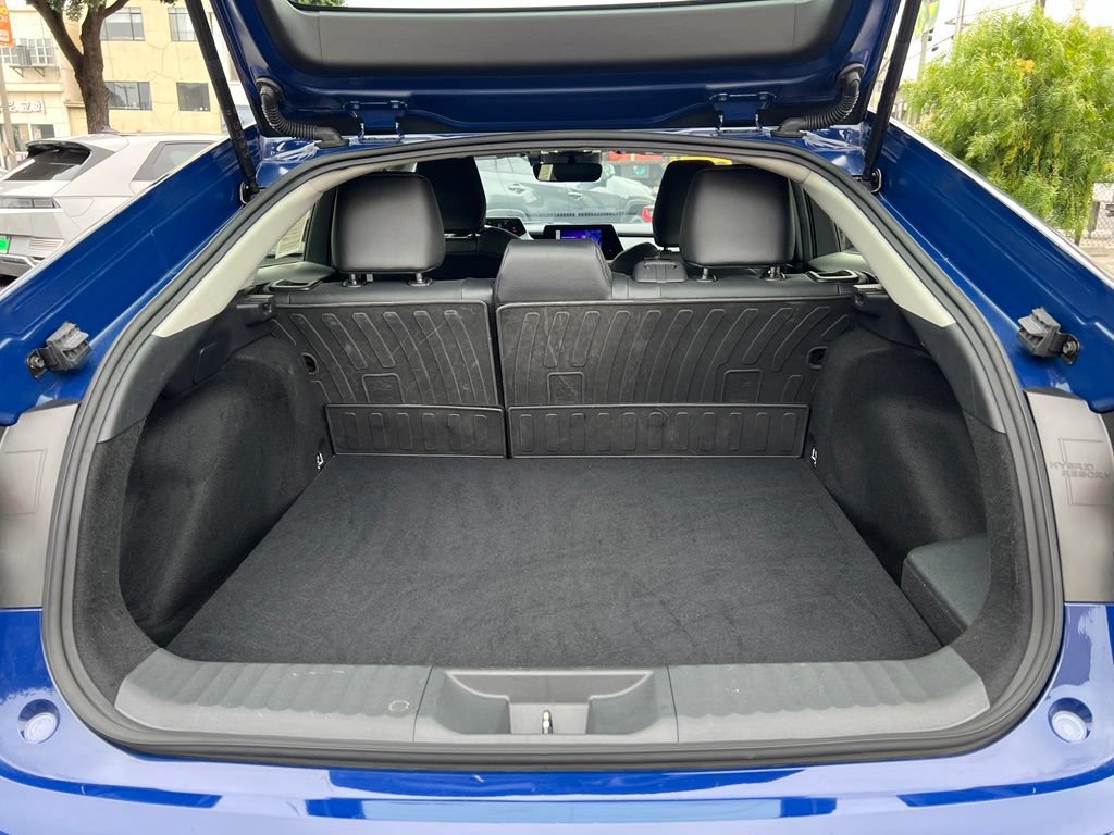 Certified 2025 Toyota Prius XLE FWD image 41