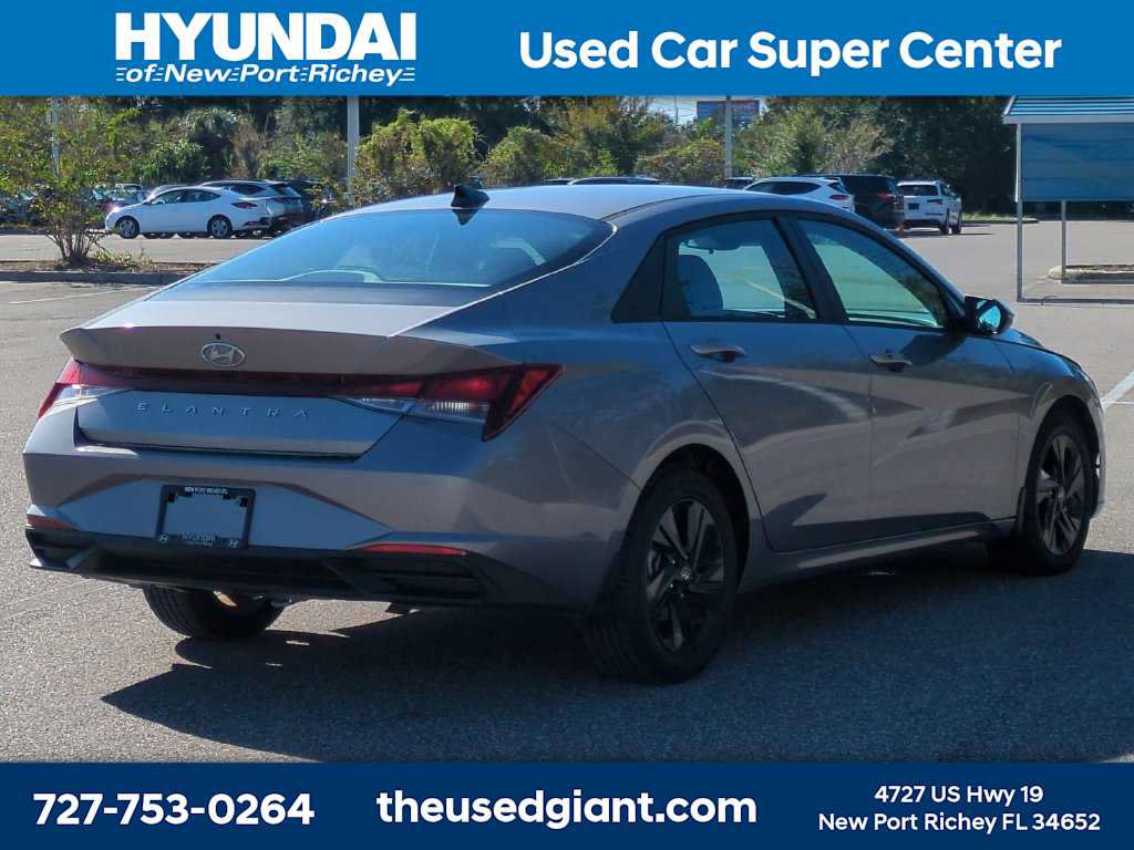 Used 2023 Hyundai Elantra SEL FWD image 5