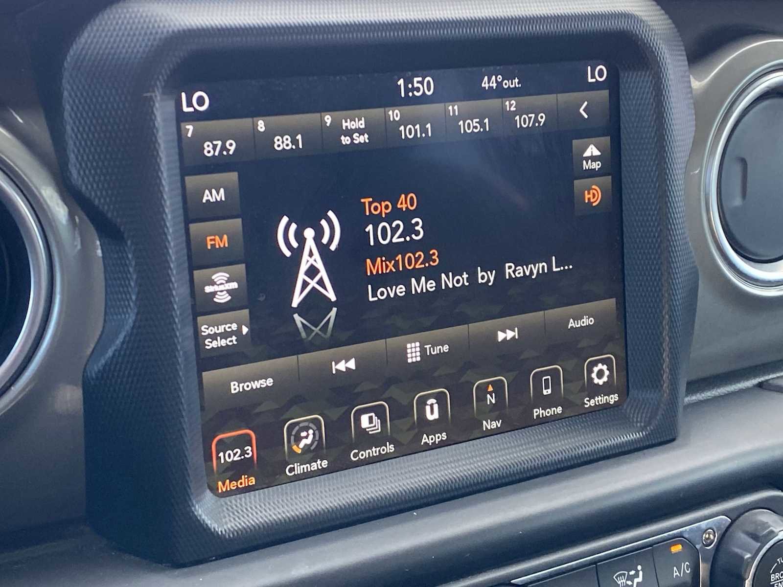 Certified 2022 Jeep Gladiator Overland w/ Trailer Tow Package image 31