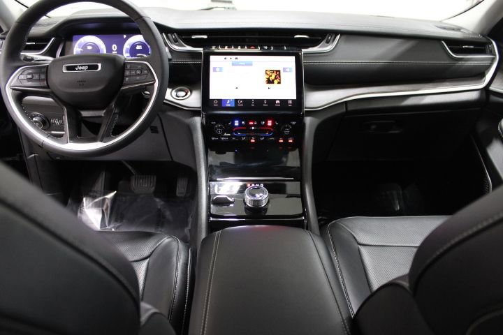 Used 2023 Jeep Grand Cherokee L Limited w/ Luxury Tech Group II AWD/4WD image 30