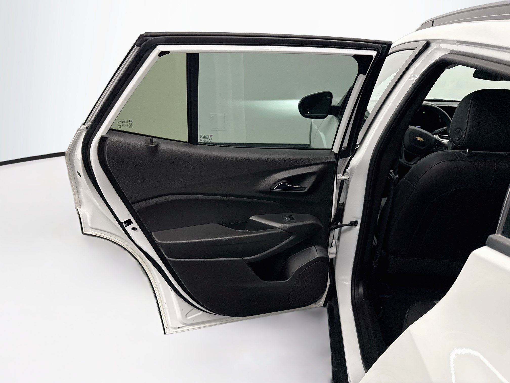 Used 2025 Chevrolet Trax LT FWD image 24