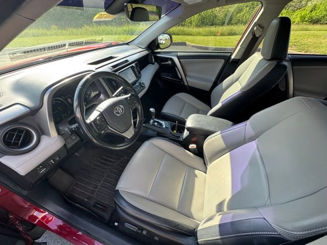 Used 2018 Toyota RAV4 Limited AWD/4WD image 13