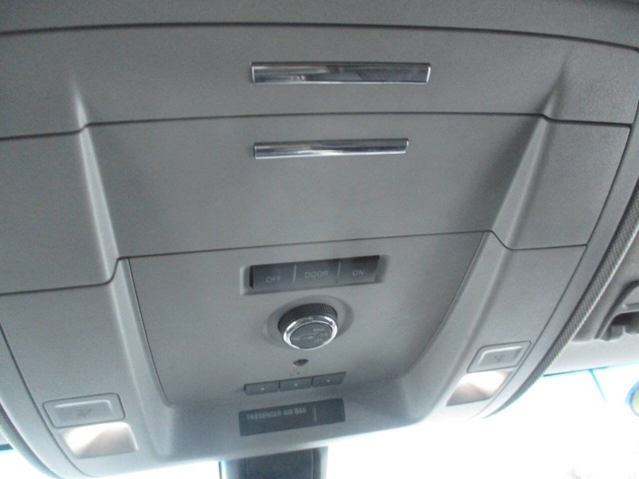 Used 2018 GMC Yukon XL SLE w/ SLE Value Package image 28