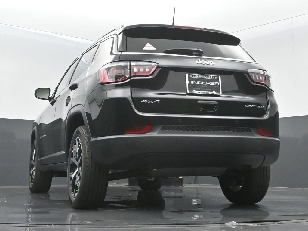 Used 2025 Jeep Compass Limited image 31