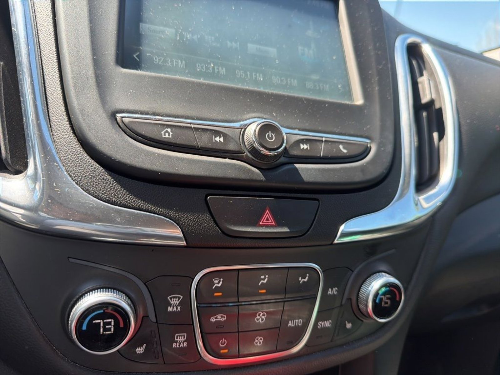 Used 2018 Chevrolet Equinox LT FWD image 24