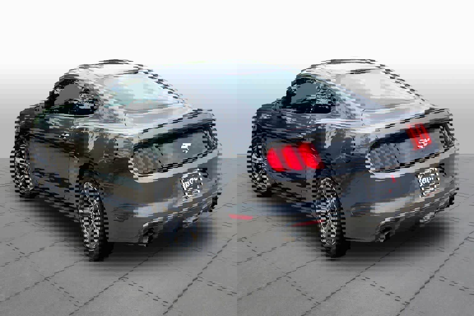 Used 2017 Ford Mustang Coupe RWD image 10