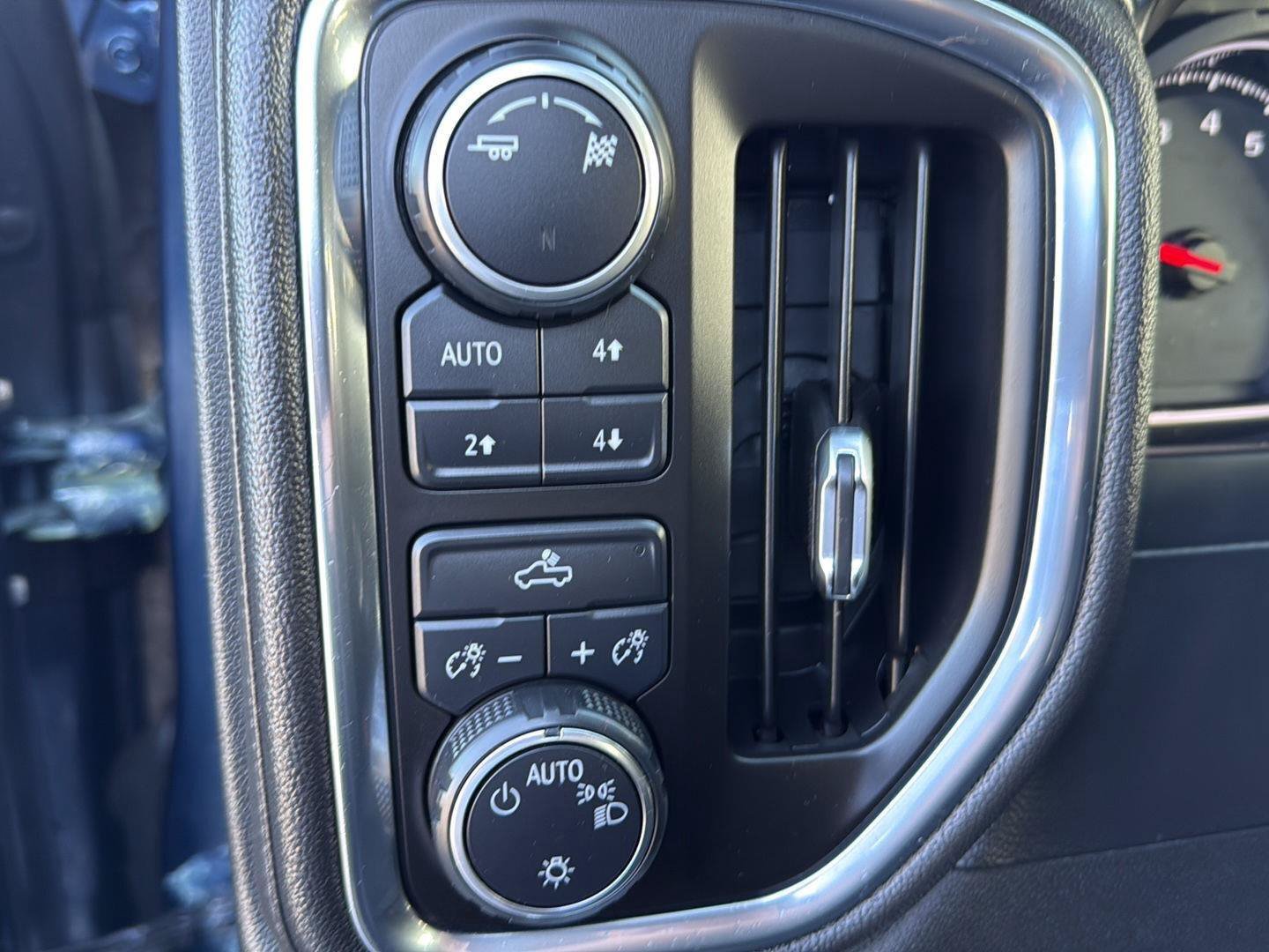 Used 2019 Chevrolet Silverado 1500 LT w/ All-Star Edition AWD/4WD image 9
