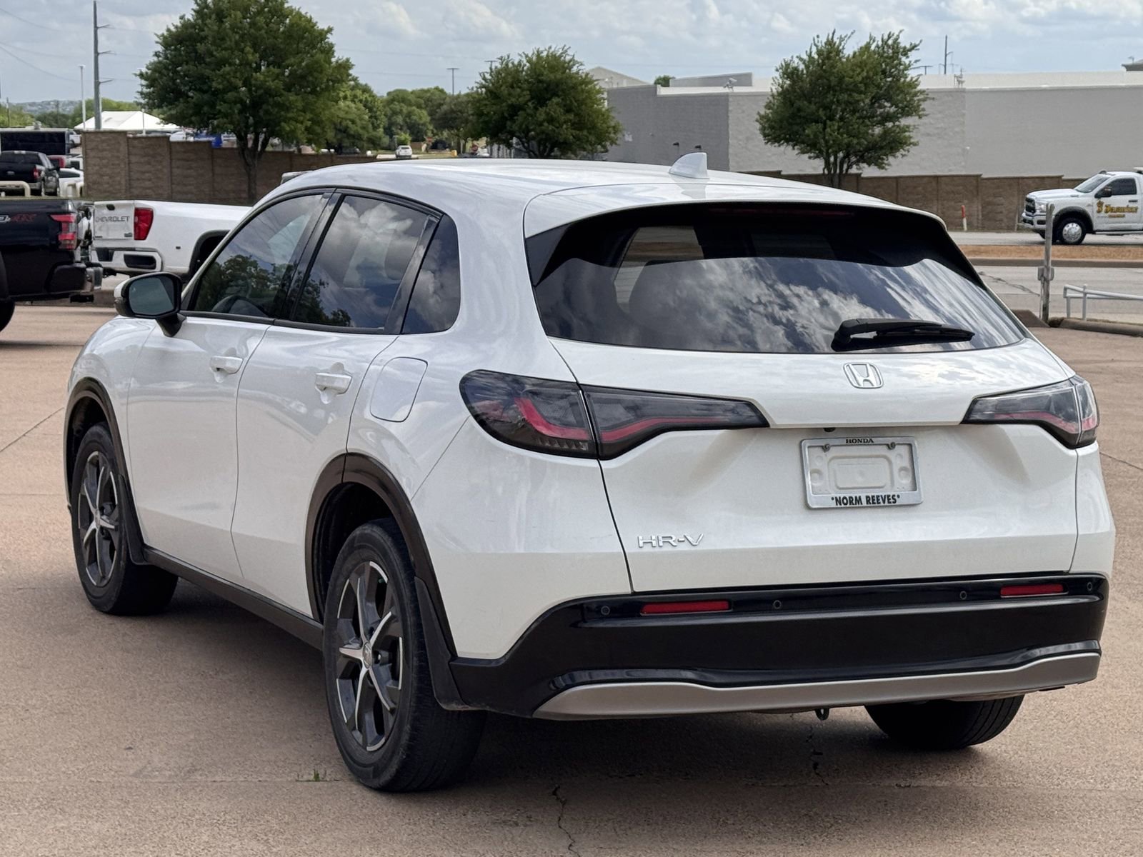 Used 2023 Honda HR-V EX-L image 6