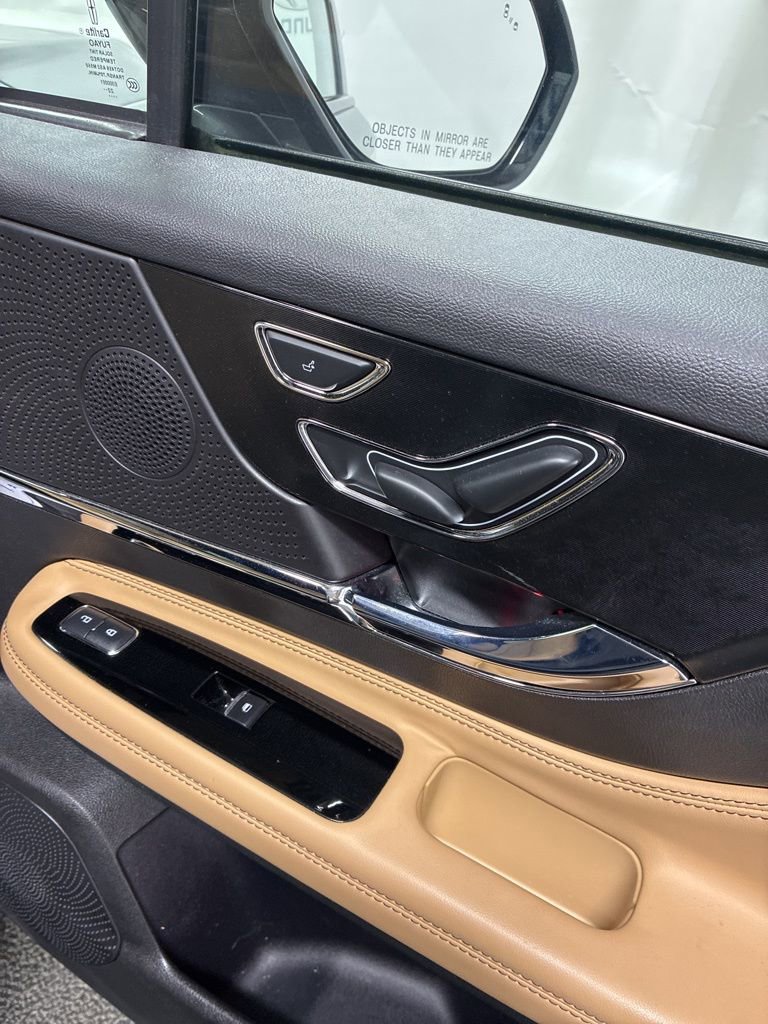 Used 2023 Lincoln Corsair Reserve w/ Jet Appearance Package image 30