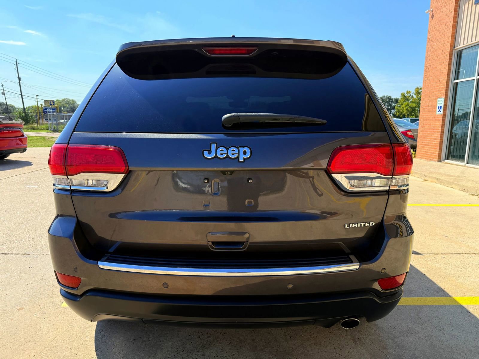 Used 2018 Jeep Grand Cherokee Limited w/ Luxury Group II image 8