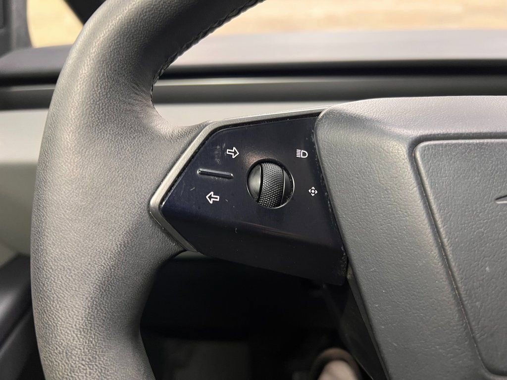 Used 2024 Tesla Cybertruck AWD Crew Cab image 16