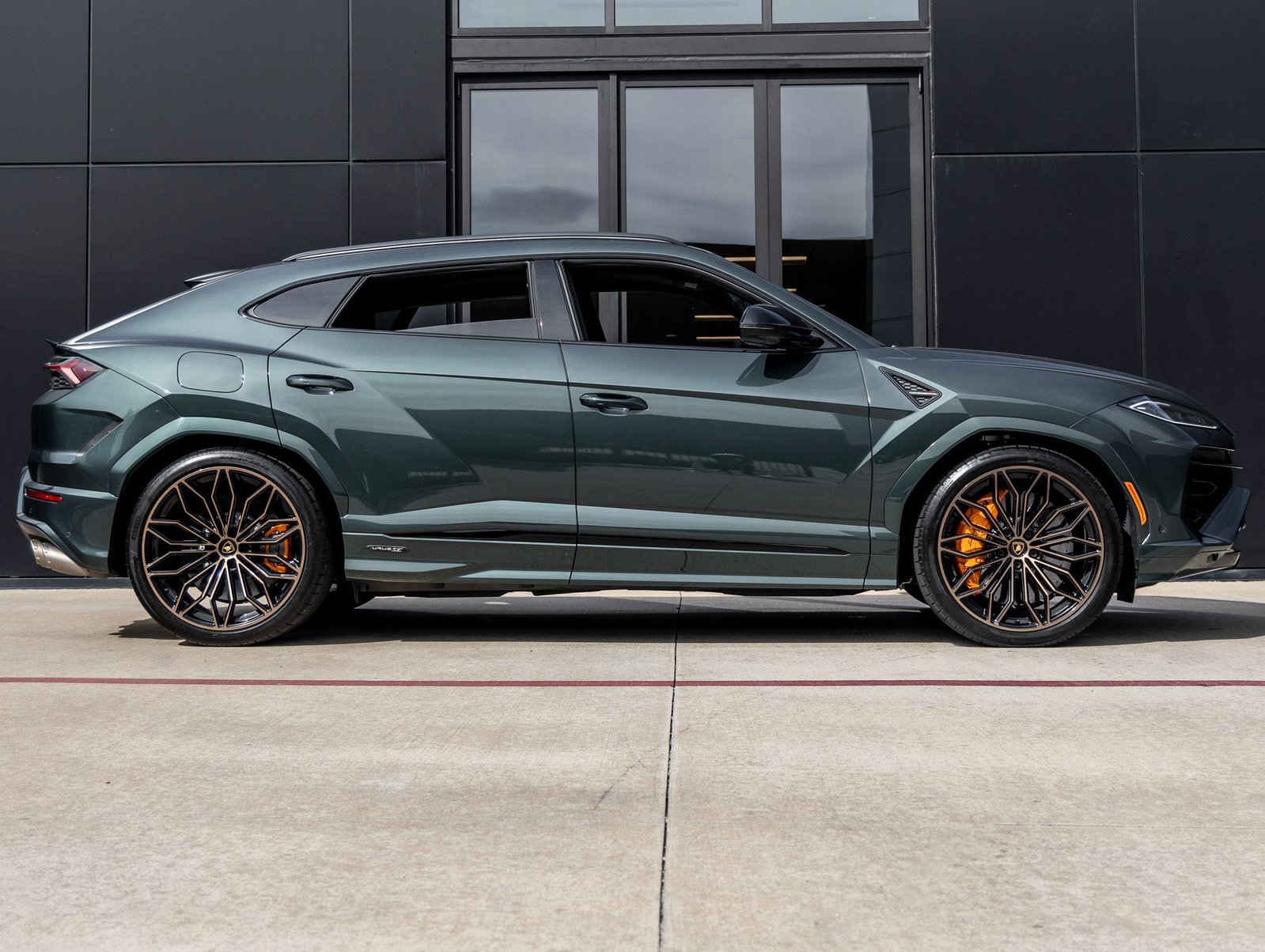 Used 2025 Lamborghini Urus SE image 10