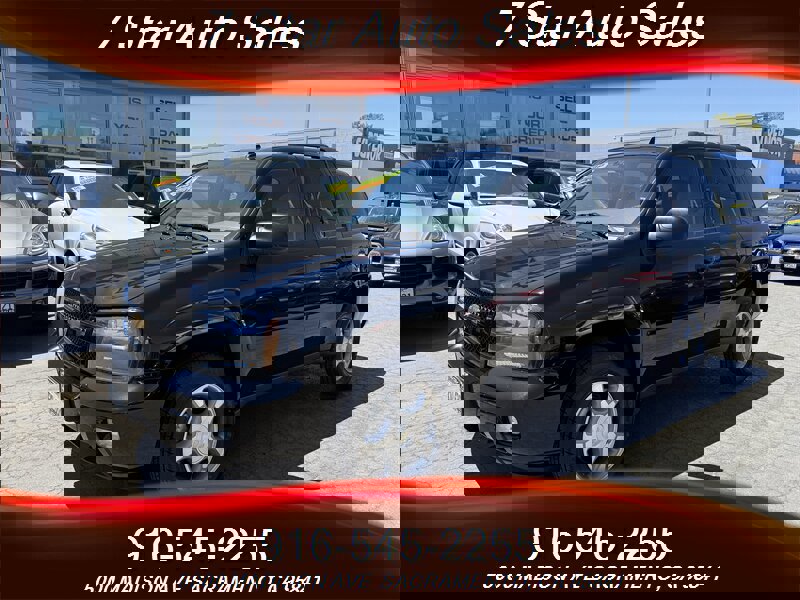 Used 2009 Chevrolet TrailBlazer LT w/ Cargo Convenience Package image 3