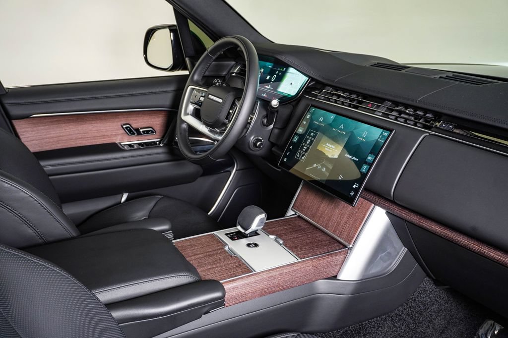 Used 2025 Land Rover Range Rover SE AWD/4WD image 13