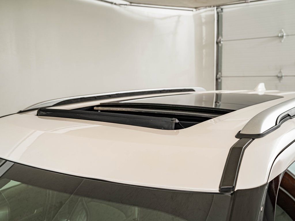 Used 2017 Ford Explorer Platinum image 14