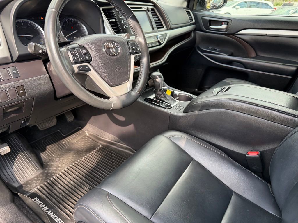 Used 2019 Toyota Highlander XLE image 23