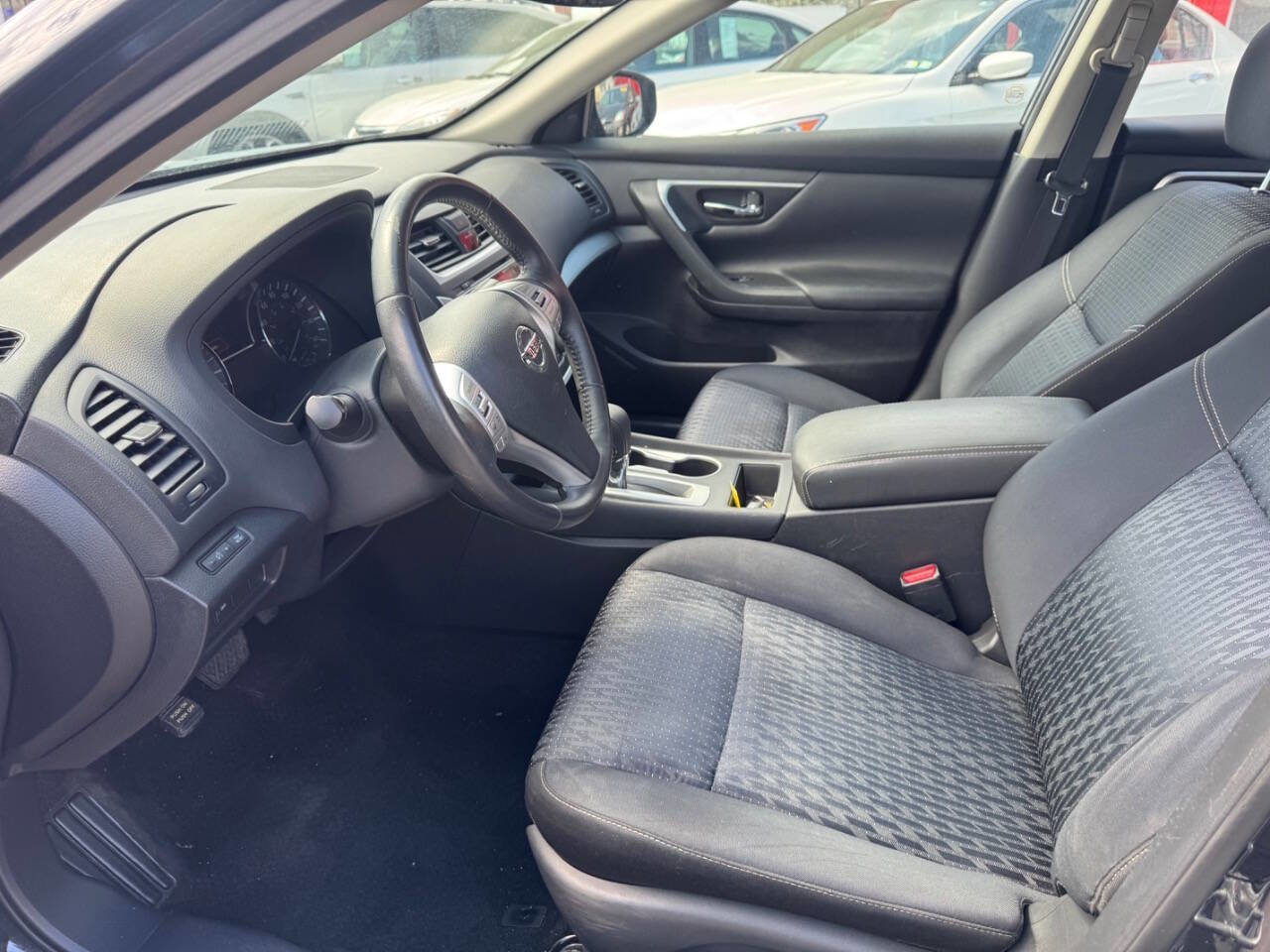 Used 2016 Nissan Altima 2.5 SV w/ Convenience Package image 9