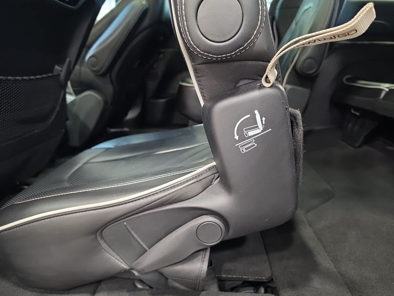 Used 2025 Chrysler Pacifica Limited FWD image 38