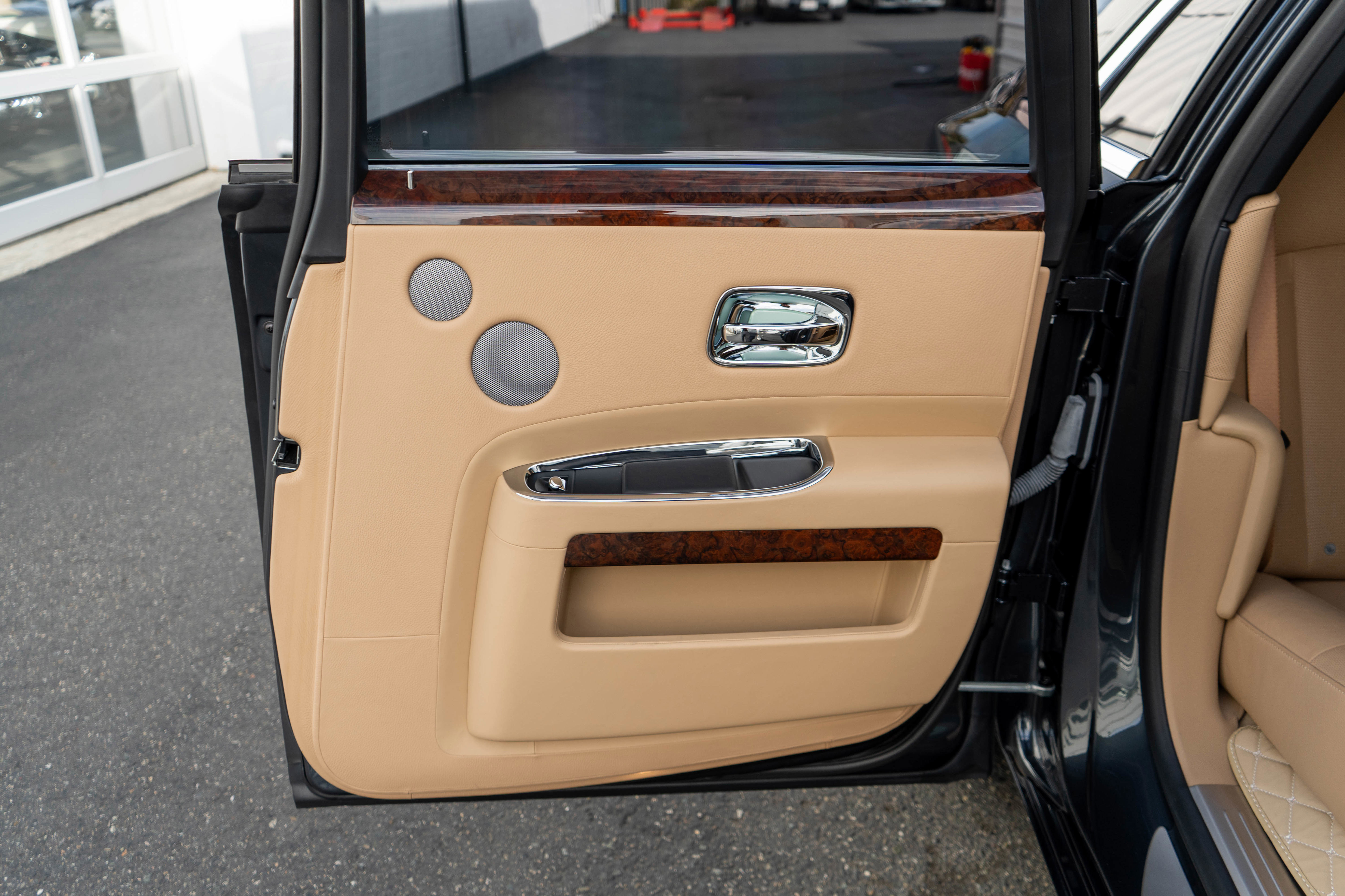Used 2014 Rolls-Royce Ghost image 35