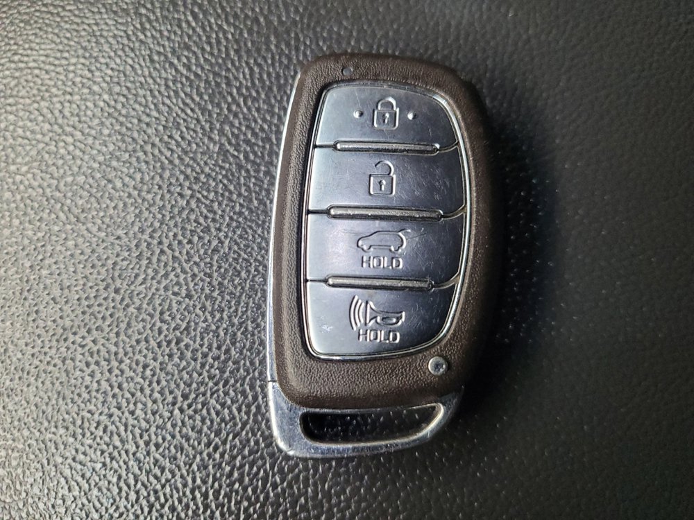 Used 2020 Hyundai Ioniq Limited image 32